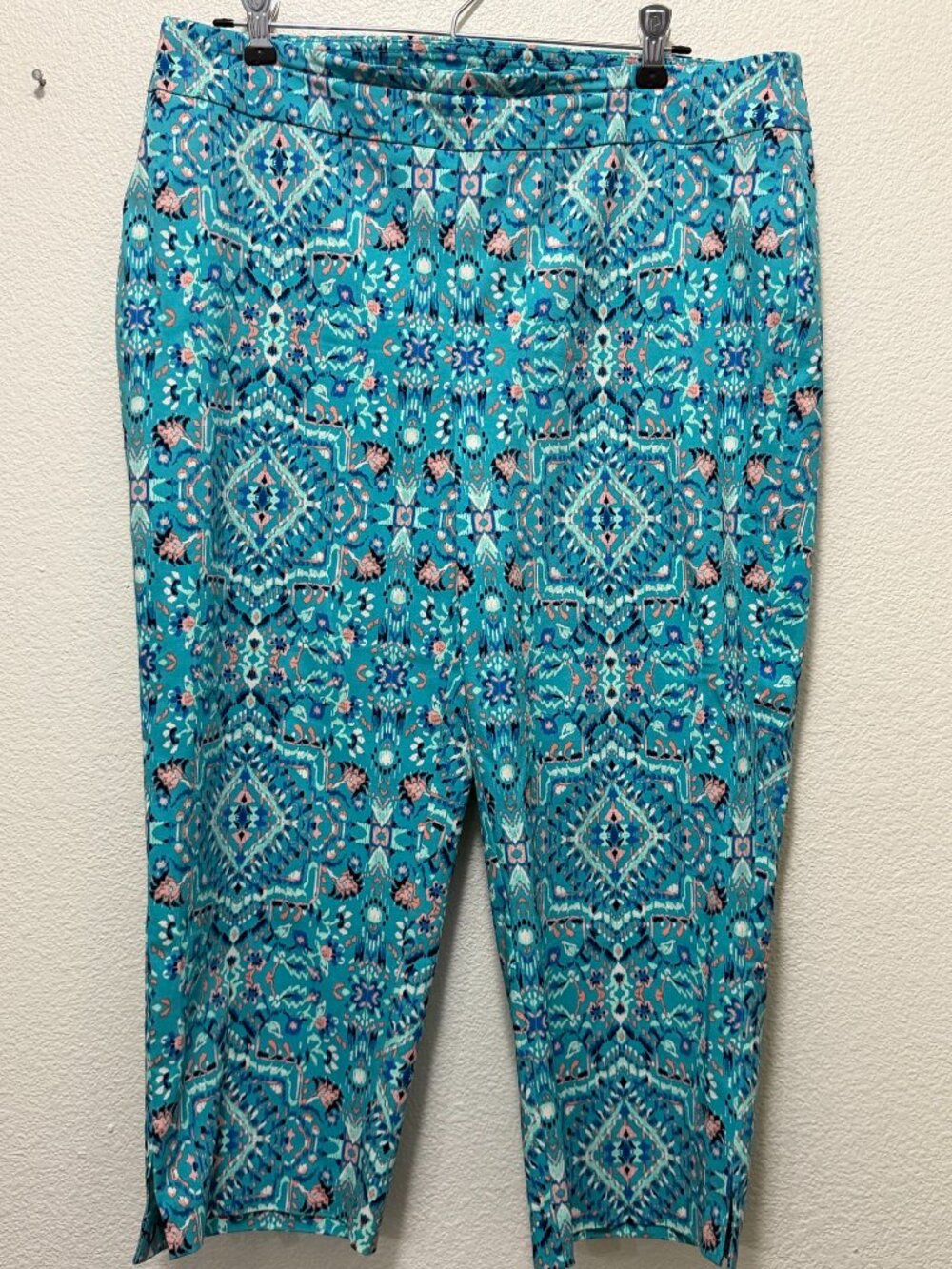 Counterparts teal floral pull on capri pants, elastic band, size 1X